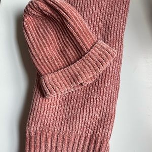 NWOT Carraig Donn Pink Chenille Scarf & Hat Set